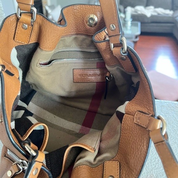 Burberry bag with Matching wallet - Picture 4 of 9